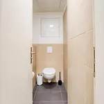 Jomi - Privates Beim Ku'damm Берлин