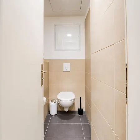 Jomi - Privates Beim Ku'damm Берлин