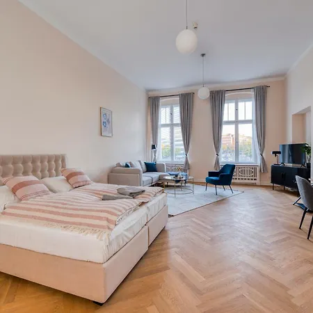 Jomi - Privates Beim Ku'damm * Berlin
