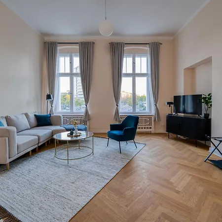 Jomi - Privates Beim Ku'damm