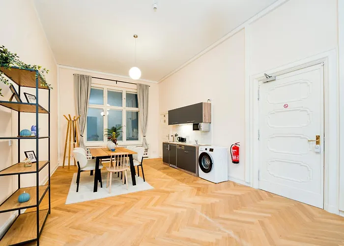 Jomi - Privates Beim Ku'damm Berlin