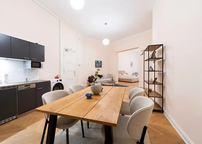 Jomi - Privates Beim Ku'damm * Berlin